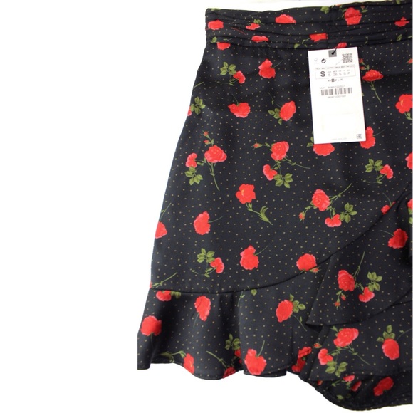 Zara NWT Bermuda Floral Print Satin Feel Shorts S - Picture 4 of 11